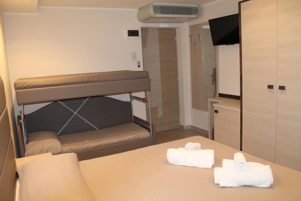 Hotel Sant'Elena Rimini Exteriör bild