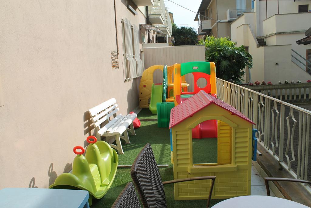 Hotel Sant'Elena Rimini Exteriör bild