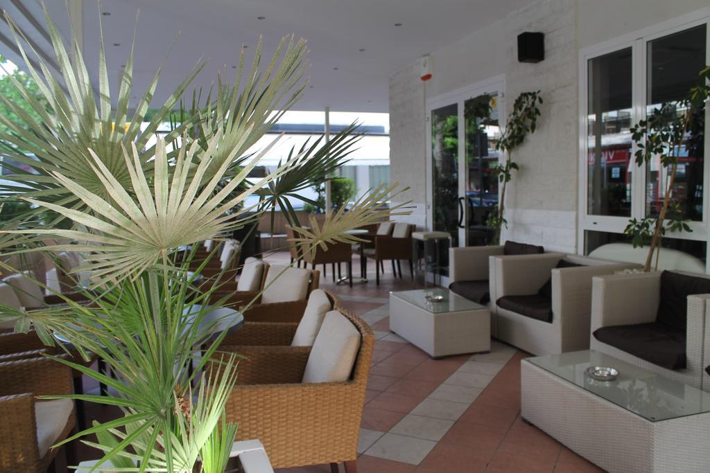 Hotel Sant'Elena Rimini Exteriör bild