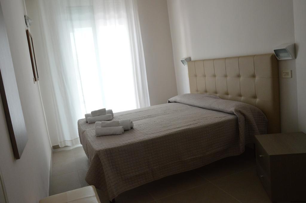 Hotel Sant'Elena Rimini Rum bild