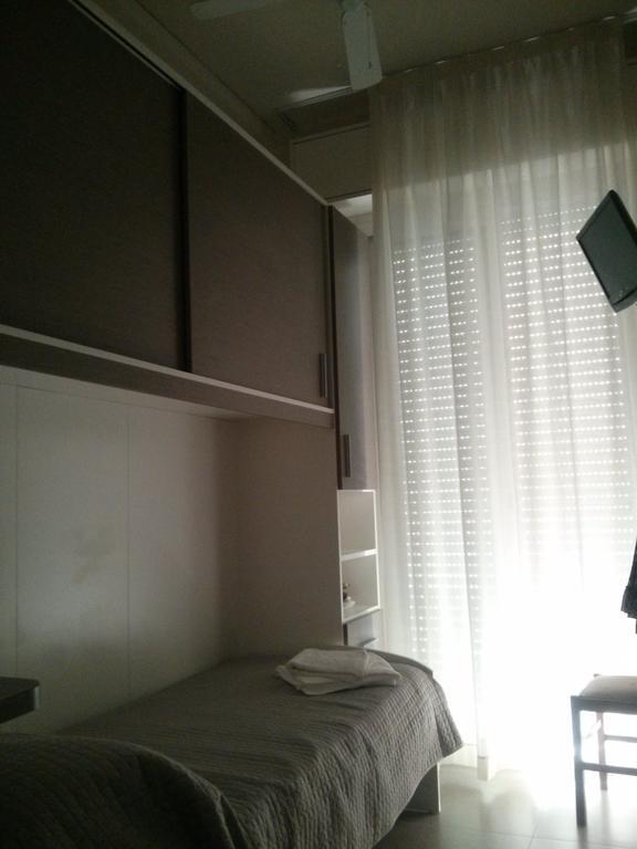 Hotel Sant'Elena Rimini Rum bild