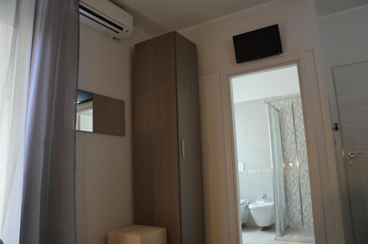 Hotel Sant'Elena Rimini Rum bild